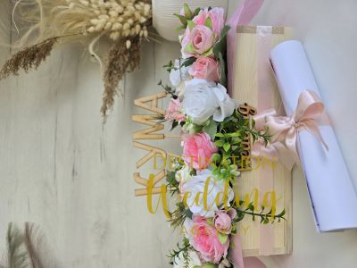 Комплект с украсенa щайгичка за канене на кумове в розово