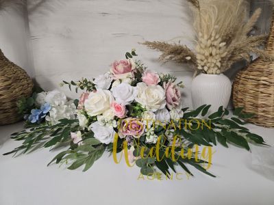 Украса за кола с бели и розови рози (2)