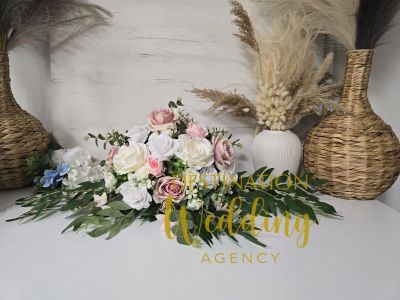 Украса за кола с бели и розови рози (2)