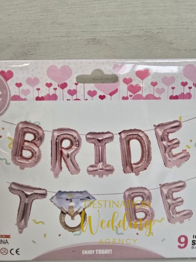 Фолиев надпис в розово "Bride to be" с пръстен