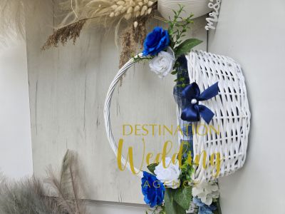 Декорирана кошница в синьо