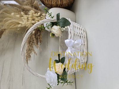 Декорирана кошница в екрю