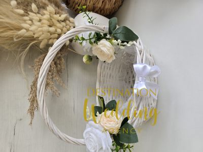 Декорирана кошница в екрю