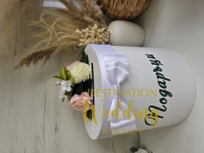 Кръгла кутия за подаръци/кауза бежово-розова украса