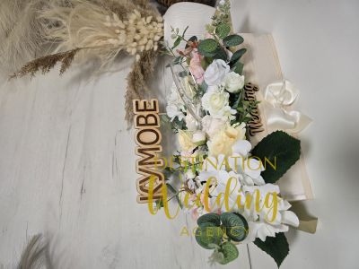 Комплект с украсенa щайгичка за канене на кумове в екрю