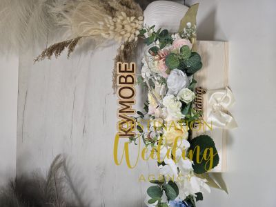 Комплект с украсенa щайгичка за канене на кумове в екрю